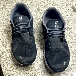 On running cload Womana athletic shoes